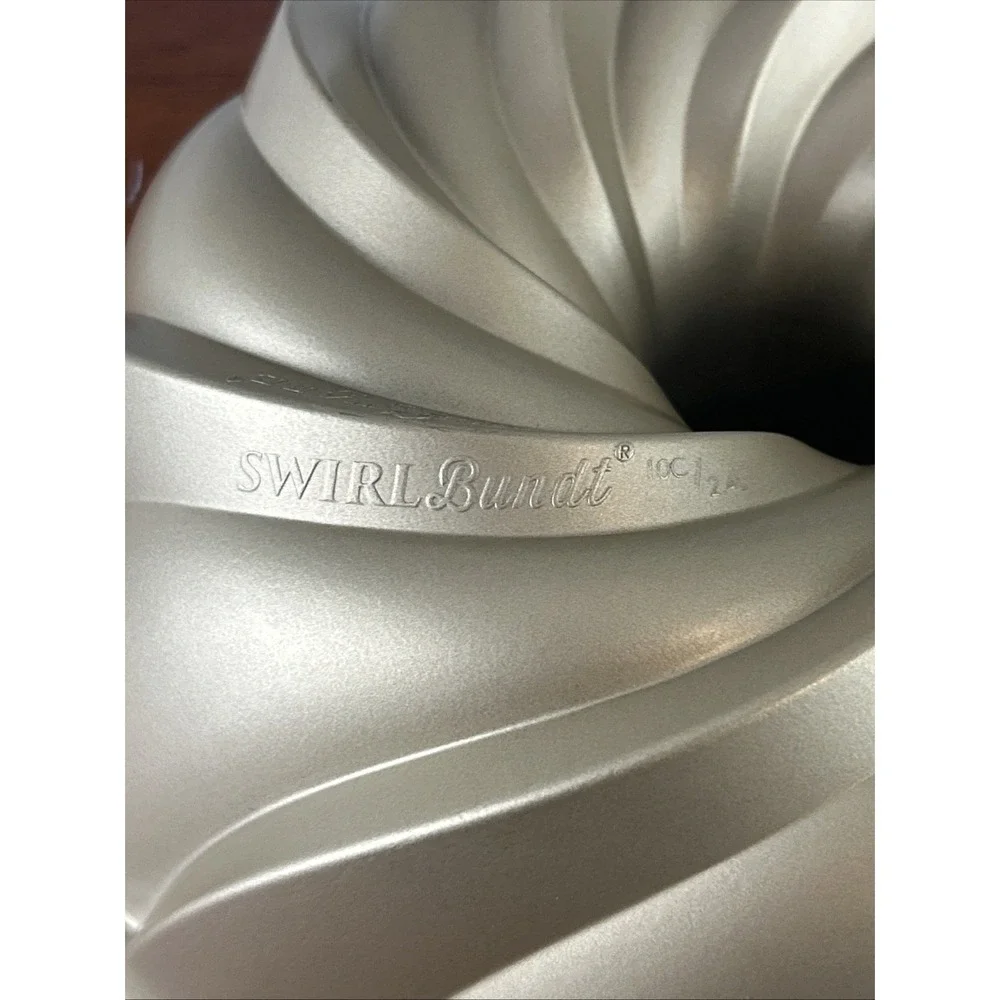 Nordic Ware 10 Cup Heritage Swirl Bundt Pan